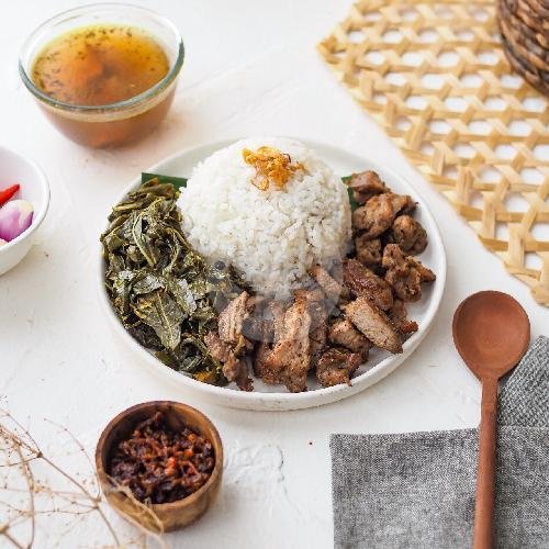 Ayam Suwir Sambal Matah menu Babi Guling Bli Kadek, Jebres