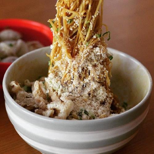 Yamien Manis Baso Ceker menu Bakmi Apin, Sukajadi
