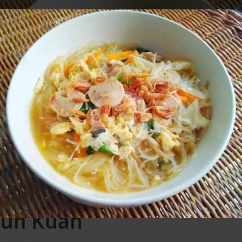 kwetiaw goreng ayam. bakao. telur. Krupuk menu Bakmi Surabaya Cak Maman, Pedurungan