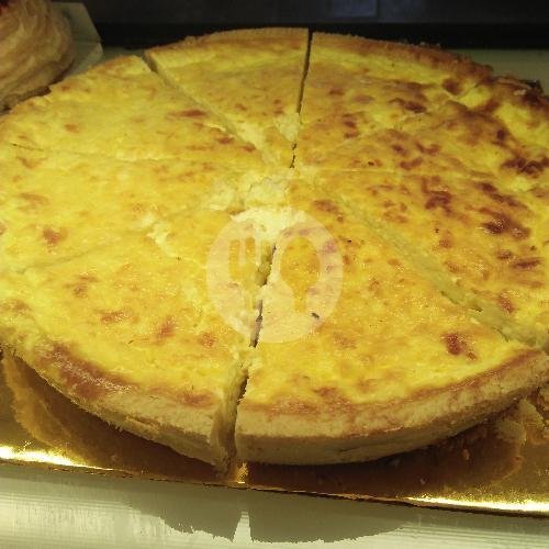 Slice Quiche Beef menu Cinema Bakery, Yudistira
