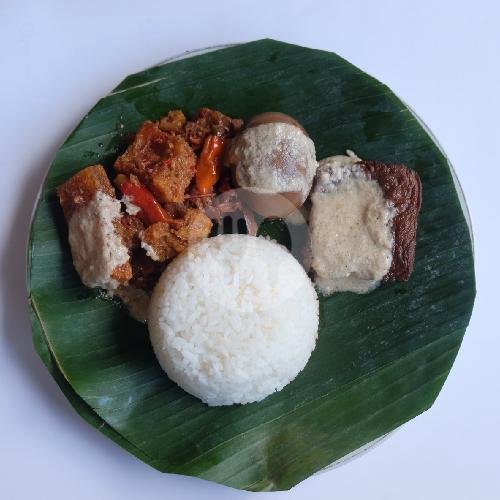 Nasi Gudeg Paha menu Selat Solo Tenda Biru Gudeg Ceker Pak Bejo, Laweyan