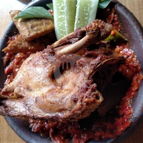 Bebek Bumbu Hitam Madura 1 Ekor  Tungku Chef menu Bebek Bumbu Hitam Madura Tungku Chef, Winong Tanjung Sepreh Mspt