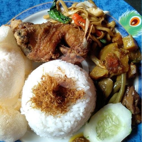 Nasi Campur Ayam Geprek menu Anglo Solo, Sooko