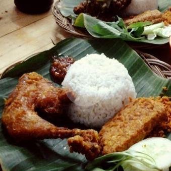 Paket Mewah Nasi Liwet menu Nasi Liwet Alas Daun 