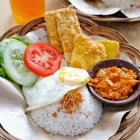 Telur + Nasi menu Pecel Lele Cemara, Godean