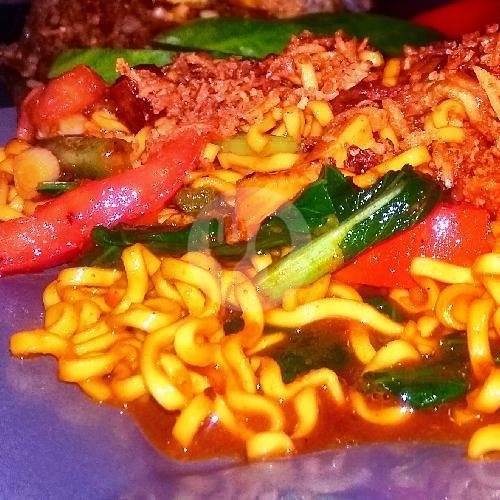 Mie Goreng Nyemek Spesial menu Nasi Goreng Roni, Weru