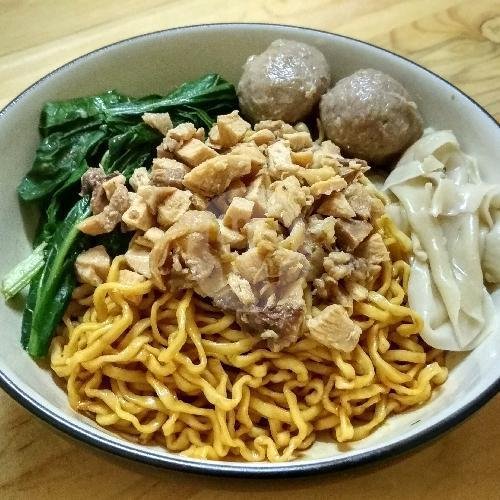 Pangsit Kuah menu Mie Keriting Benhil Mas Pujo, Bendungan Hilir