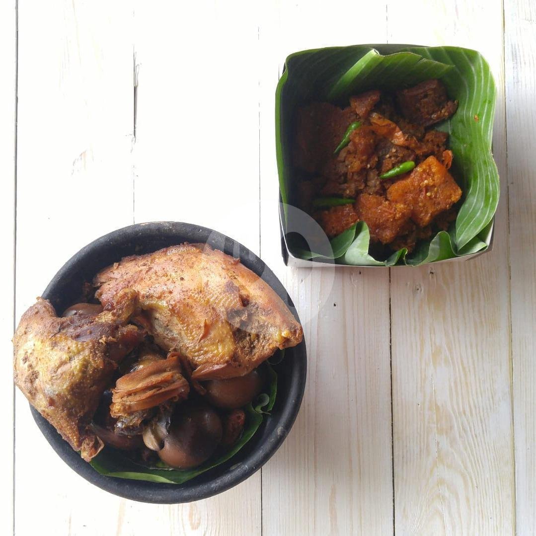 Paket 4 menu Gudeg Yu Sum, Imogiri Timur