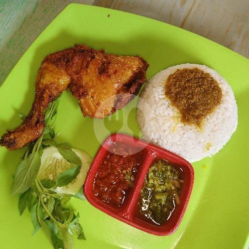 Nasi Ayam Goreng menu Sambal Ijo Mbak Vivi, Mojosari