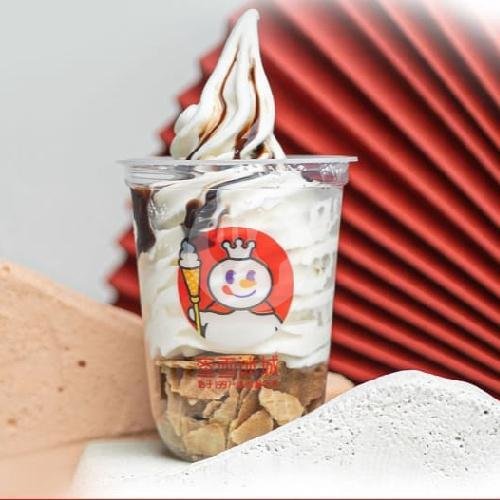 Strawberry Lucky Sundae menu Mixue Pogung Pandega, Sinduadi