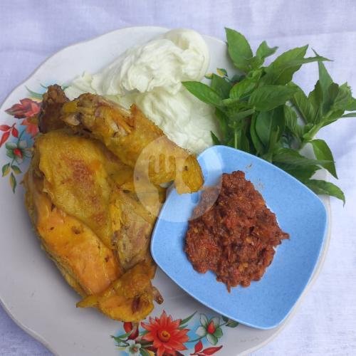 Nasi Ayam Kampung Goreng menu Warung Moro Seneng