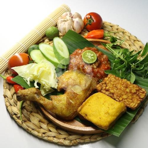 ikan bawal laut menu Seafood Borneo, Makasar