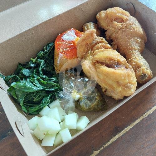 Ayam Utuh Goreng menu Ayam Ingkung, Ayam Goreng, Ayam Bakar, Dapoer Limasan