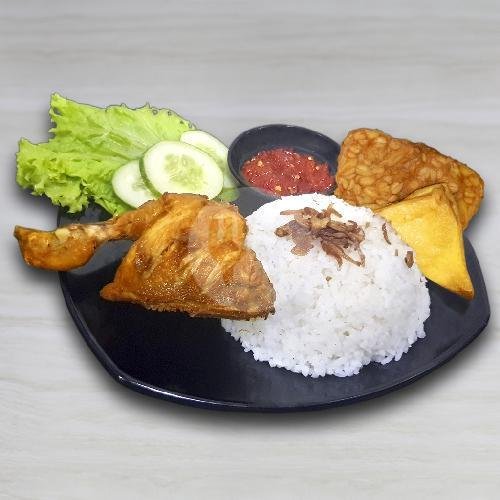 Pempek Kapal Selam menu Kedai Melintir, Green Pramuka, Cempaka Putih