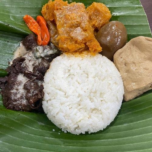 Bubur Terik menu Warung Gudeg Yogya dan Ayam Kremes Mbak Tipuk, Jebres