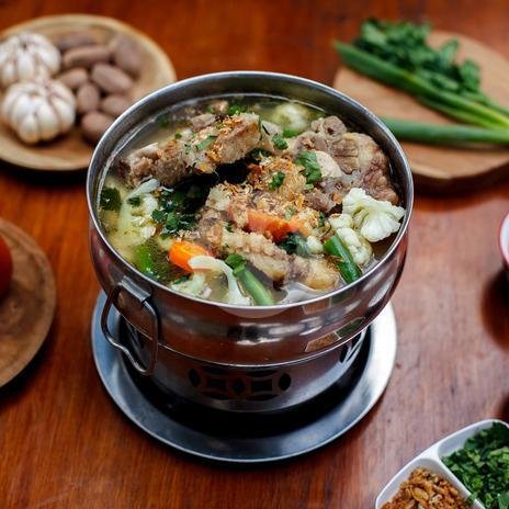 Sop Iga Goreng menu Rumah Makan Ponyo, Malabar