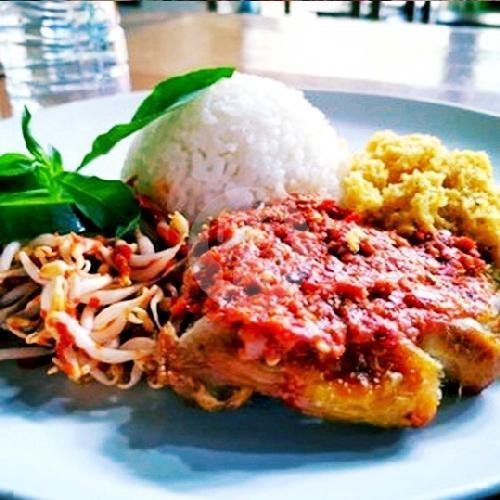 Pisang Bakar menu Ayam Srundeng Kedai Mbak Mur - Tegal Selatan