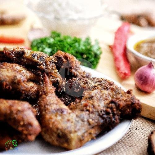 Kepala Goreng menu Ayam Goreng Tidar, Malang