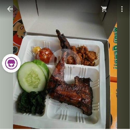 Sop Iga menu Mbah Gembil Spesial Ayam Srundeng, Slawi