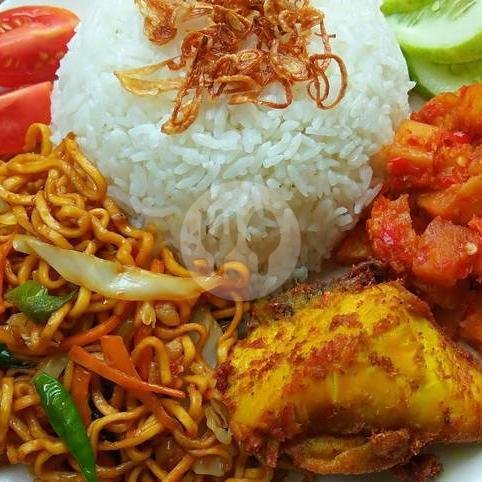 Nasi Rames Ayam Goreng menu Warteg Bu Dewi, Palebon, Pedurungan Semarang