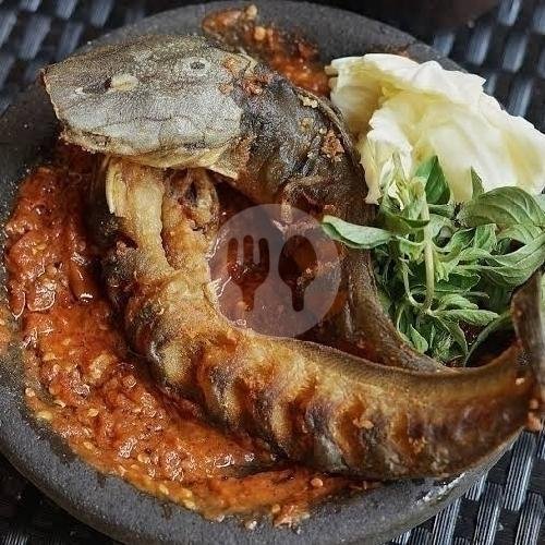 Ayam Goreng menu Pecel Lele Pandawa Gatsu, Gatot Subroto