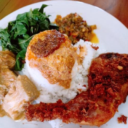 Nasi Bungkus Ayam Goreng Laos menu RM Padang Basamo, Slamet Supriadi