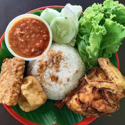 Pecel Lele Pak Kumis: Kenangan Manis di Bantargebang yang Menggugah Selera