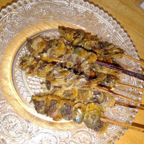 Kerupuk menu Lontong Kikil dan Kupang Bu Mintol