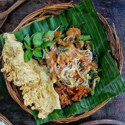 Nasi Pecel Madiun menu Sop Manten Mbah Atmo, Delanggu