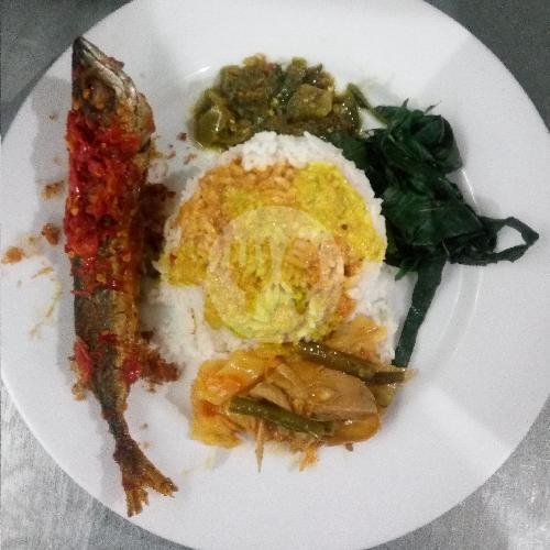 Nasi + Ayam Balado Cabe Merah menu Nasi Padang Wa Uda, Surya Sumantri