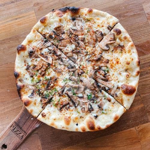 Margherita Pizza menu Pizza Mediterranea, JnM Bloc