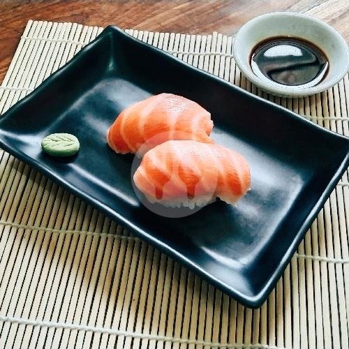 Salmon Maki (6 Pcs) menu Nomoni Sushi & Bento, Limo
