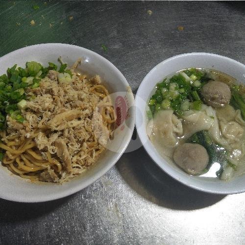 Yamin Manis Pangsit Kuah menu Bakmi Rajim Paskal (Halal), Jl. Pasirkaliki