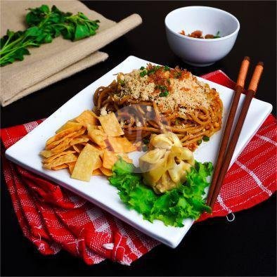 Mie Nyinyir Manja menu Kedai Mie Nyinyir, Sorogenen