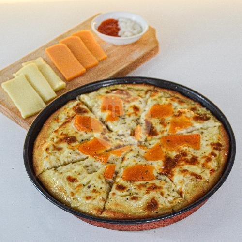 Meat Bomb Pizza menu Belle Ville Coffee & Eatery, Jagakarsa