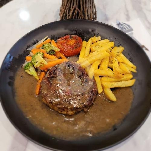 Sirloin Meltique Wagyu menu La Basil Koffie dan Resto Jl. Mangga 37 Bandung