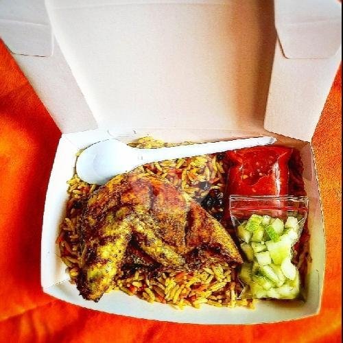 Box 1 Porsi Nasi basmati Kebuli + Telor Dadar + Ayam Suwir menu Kebuli Yemeni, Ciledug