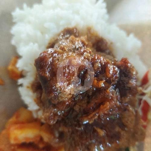 Nasi+rendang daging sapi+kentang balada+tumisan+sabel. menu Warung Nasi Bu Darno