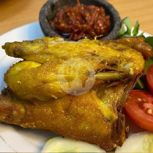 Ayam Goreng Pakai Nasi menu Pondok Soto Kudus Sangaji, Gambir