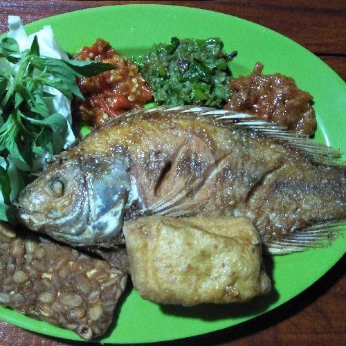Nila Bakar menu Pecel Lele MBS, Muntilan