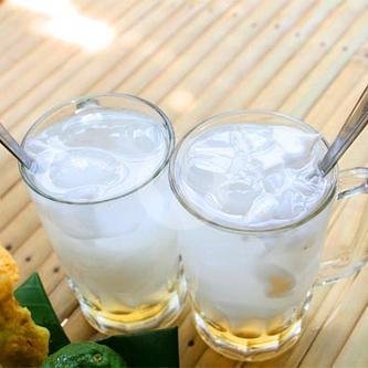 Kelapa Ijo Obat (Ukuran Super Jumbo) Dipapas menu Kelapa Muda Minan, Bangunan Barat