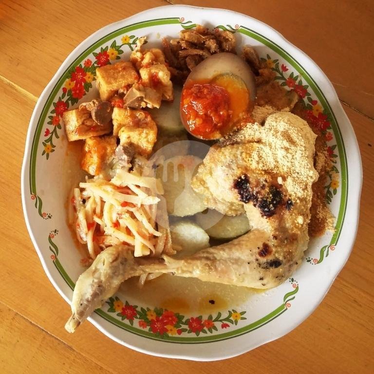 Lontong Sayur menu Depot Ijo Royo-Royo, Batu