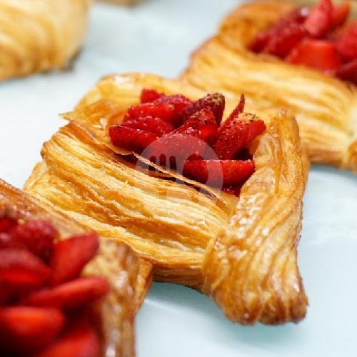 Croissant Vanilla Flan menu Retawu Deli, Oro Oro Dowo