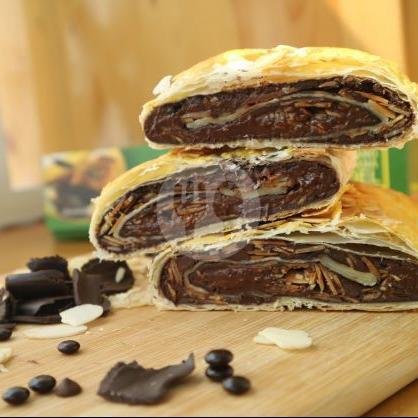 Choco Strawberry Strudel menu Banana Strudel, WR Supratman