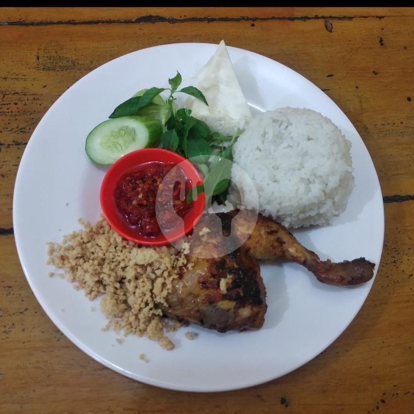 Paket D menu Ayam Bakar Mbah Somo, Rawamangun