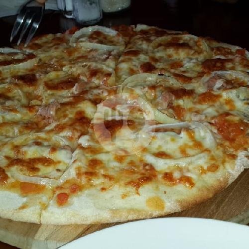 Pizza Ayam Jamur menu Cafe Sanur Pondok Cabe