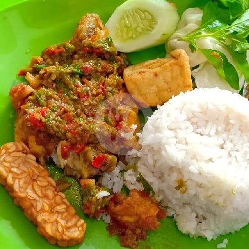 Nasgem Campur menu Nasgem & Geprek Merdeka, Banyuwangi