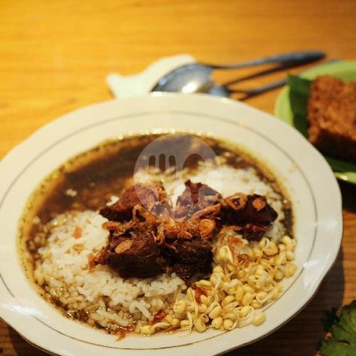 Nasi Pecel menu Rawon Basmalah, Klojen