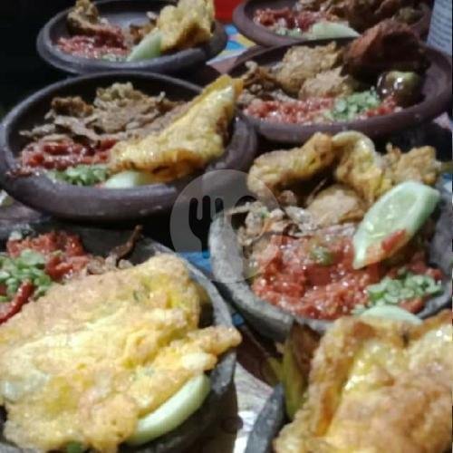 Nasi Putih menu Penyetan Tempe Teri Pak Sigit, Kanigaran
