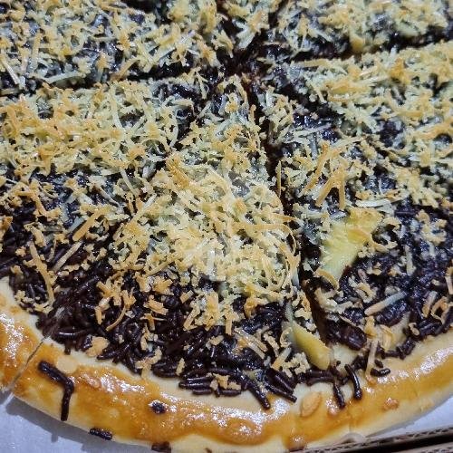 Pizza Beef menu Have Kitchen Lapai, Padang